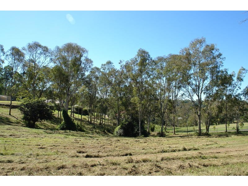 10 Kintyre Street, Brookfield QLD 4069